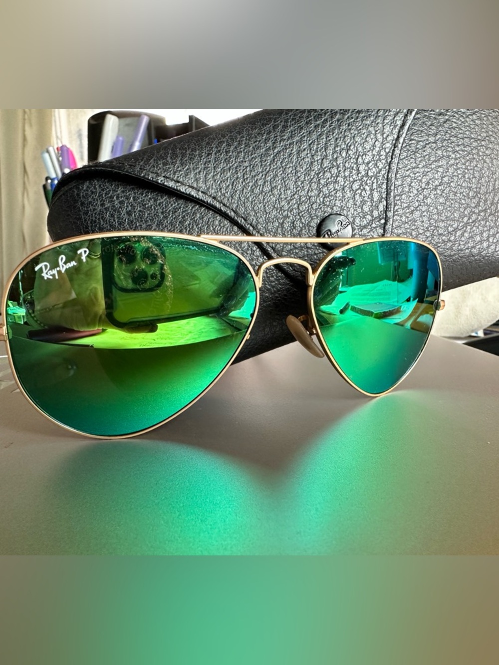 Ray-Ban Unisex Aviator Sunglasses with Green Mirror Lenses and Gold Frame - Picture 3 of 4